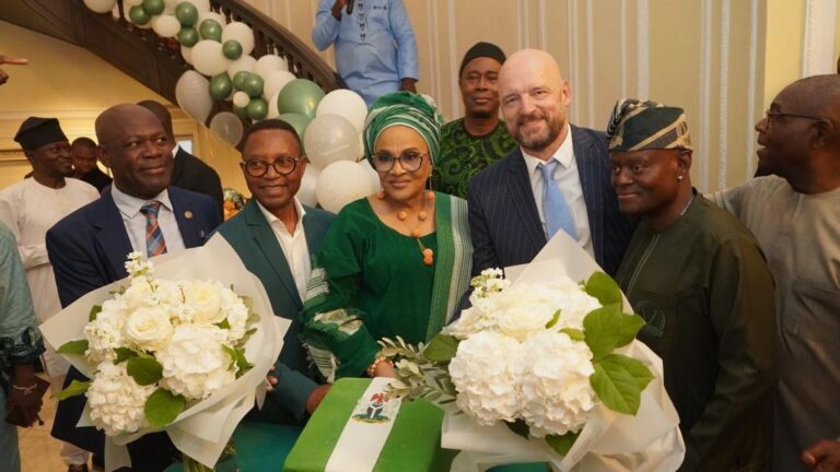 Die ÖNFG feierte Nigerias 66. Unabhängigkeitstag in der Botschaft in Wien.